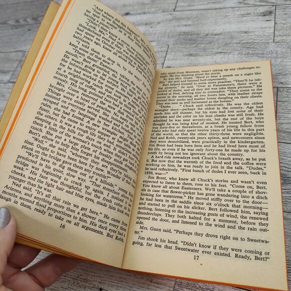 Rest and Be Thankful by Helen MacInnes 1949 Fawcett Crest Paperback Romance PB - Picture 4 of 11